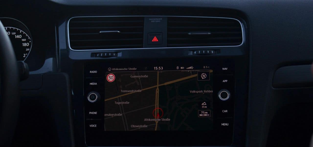 Chauffeur privé VTC à Toulon offrant un service de transport confortable et professionnel pour transferts gare, aéroport et trajets privés