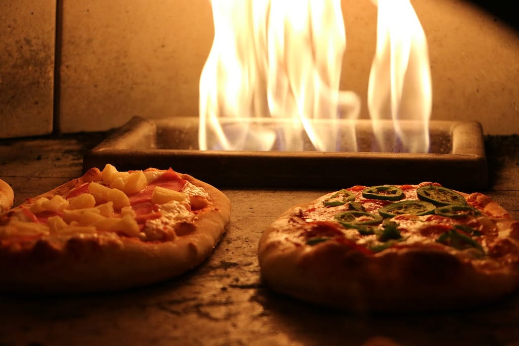 Pizzas célèbres au cinéma : scènes cultes mettant en scène la pizza dans des films emblématiques comme Mystic Pizza ou la pizzeria Pizza Planet de Toy Story