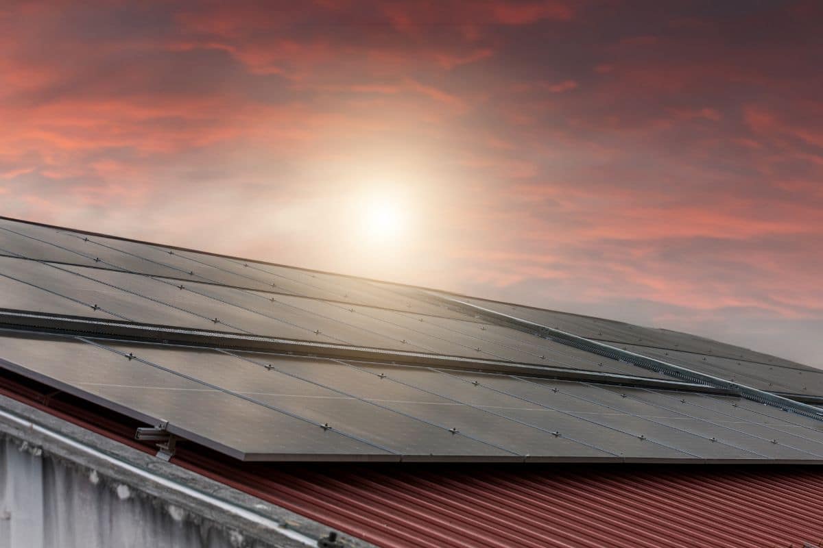 Installation de panneaux photovoltaïques sur toiture dans les Vosges : entreprise qualifiée RGE/QualiPV pour réduire les factures d’électricité, optimiser l’énergie solaire et garantir performance durable.