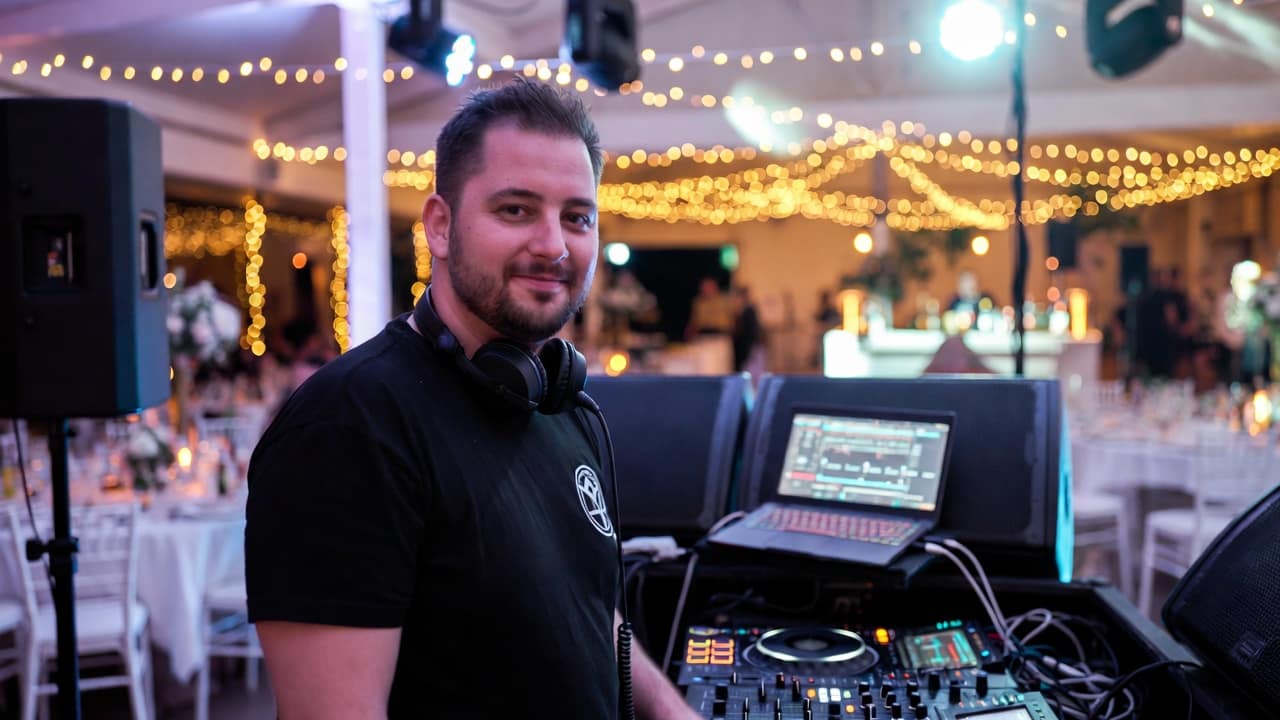 dj-mariage-seine-et-marne DJ animant une soirée de mariage en Seine‑et‑Marne