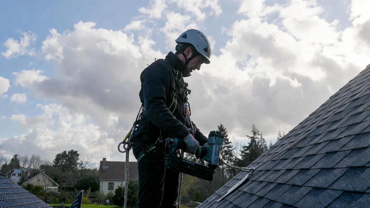 Lire la suite à propos de l’article Artisan couvreur toiture Blanquefort : expertise, fiabilité et savoir-faire pour vos travaux de couverture