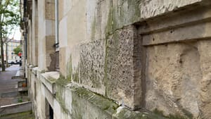 Lire la suite à propos de l’article Nettoyage et démoussage de façade à Bordeaux : redonnez éclat et protection à vos murs